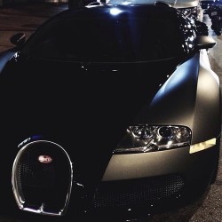phuckindope:  Bugatti Veyron 