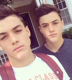 boyzwhat:  æ♥  these twins 😉