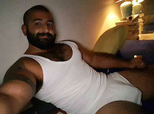 Porn Pics stratisxx: Suck on this Arab daddy bulge