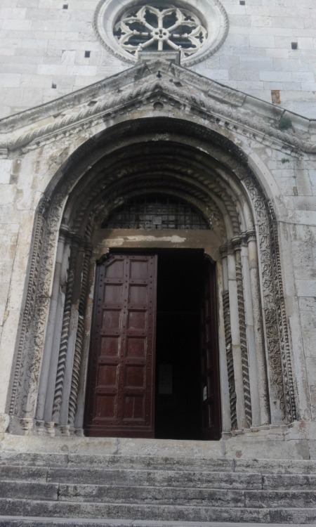 Here are some of the pics from my visit to the St Francis Monastery in Pula. On the slope of the hil