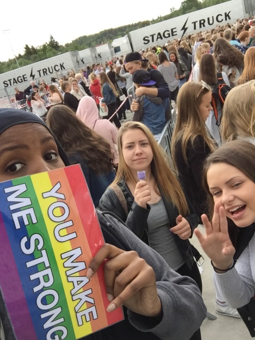 takemehomefromnarnia:  therealfearofheights:  Had an amazing and colourful day yesterday!  You guys make one stunning group and so many rainbows! We’re happy you had so much fun!