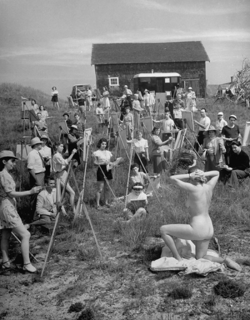 partialboner: Andreas Feininger, 1946A large group of Farnsworth Art School students paint a nude mo