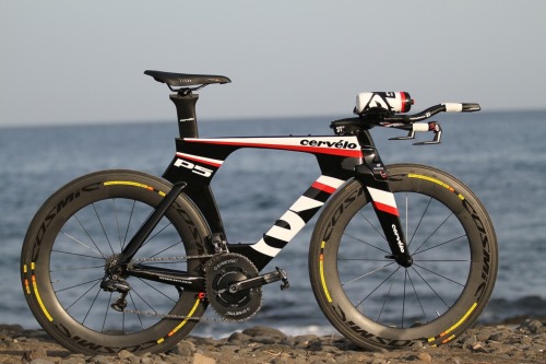 tilltherimsglow:  yasminejeanty:  Cervelo P5  Pft, commuter.