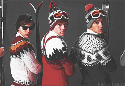 fuckyeah1d:  kiss you + red 