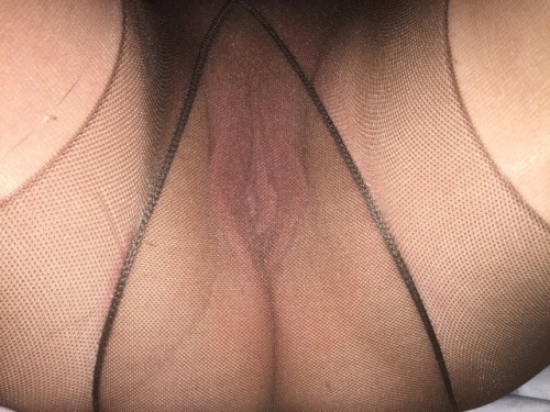 sexywifeintights: Would luv to see another woman licking my wife’s pussy and make her squirt  