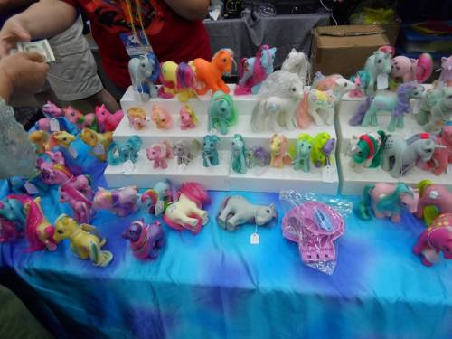 My friend is at Bronycon this weekend.He only knows G4 but sent me this photo.i die