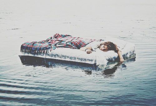 romanticwitharationalmind:  Fotos de Vint4ge | via Facebook on We Heart Ithttp://weheartit.com/entry/81110952/via/heartsoppressed 