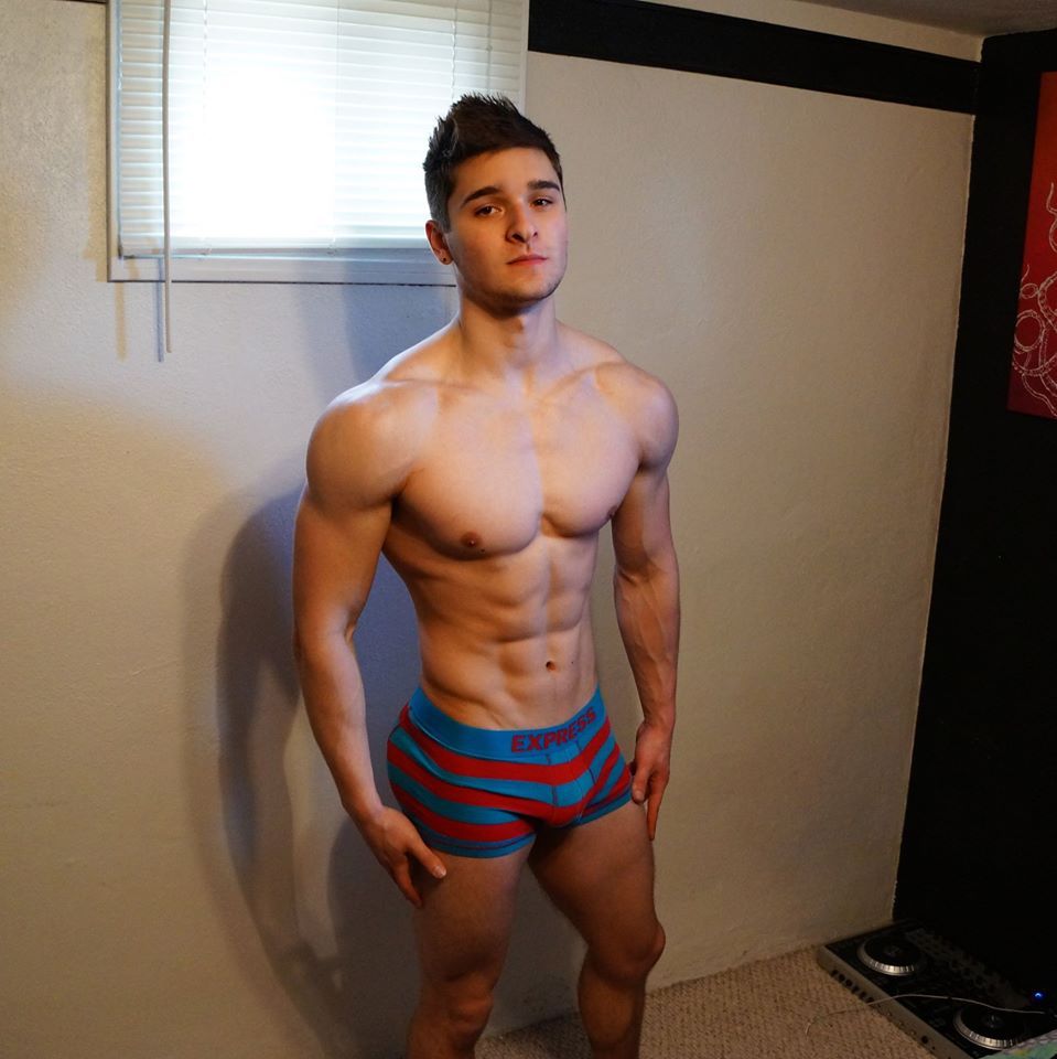 alanpalmsprings:  If you like what you see,  Please  follow me : alanpalmsprings.tumblr.com