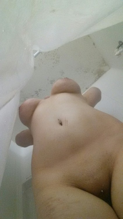 XXX whoriblepeach:  Sometimes I pose in the shower photo