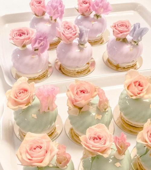 inkxlenses: Lady Violette &amp; Dauphine of France Mini Cakes by Jenna Marie