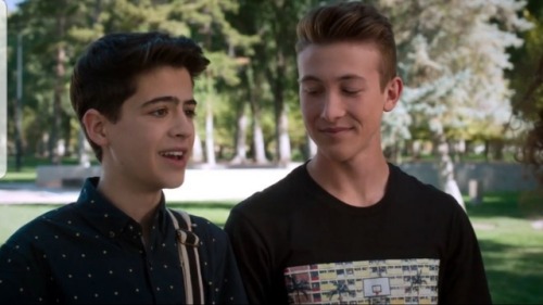 OH MY GOD T.J YOU JUST CANT GET ENOUGH OF CYRUS CANT YOU