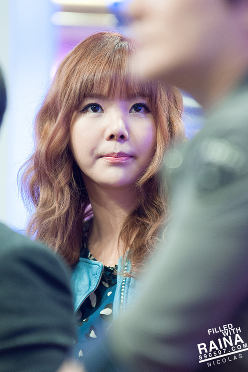 rock-on-yaa: 121207 Raina @ “Magic Concert” Recording more pics here raina57.tist
