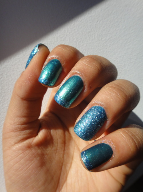 french tips with Isa Dora Ocean Crush H&M Fantasy Ocean as base