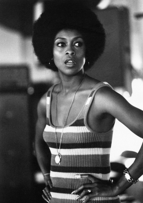 twixnmix: Lola Falana before her performance on the stage of the  La Bussola nightclub, 1971