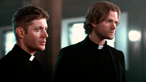 sacrificialtendencies:@aborddelimpala Sam &amp; Dean Challenge: Day 3 - Fave Hunting Disguise12x