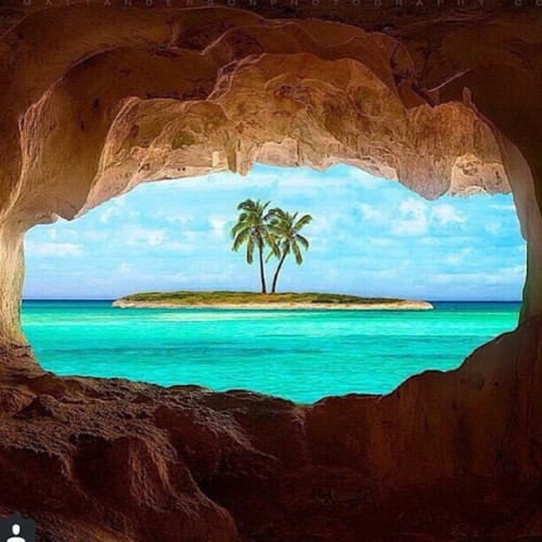 ladoreswimwear: Calco islands - Caribbean ☀️ Amazing!! Tag who you would go with!!! #LaDore