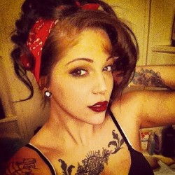 pinup-l0vers-latino:  bandana girl