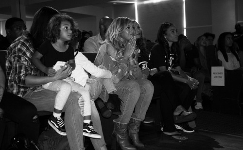 beyhive4ever: Beyoncé and Tina Knowles serving and speaking to the survivors of Hurricane Har