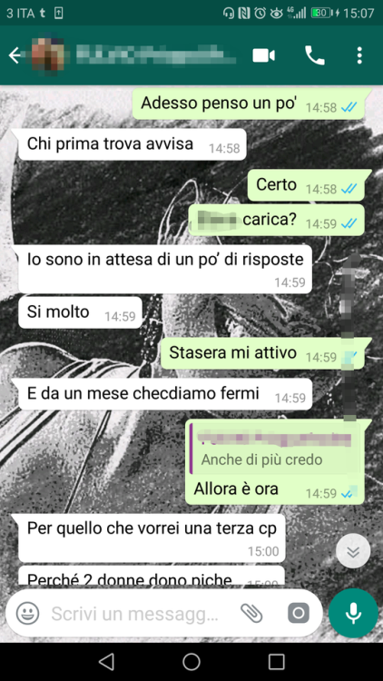 Il mio Cornuto organizza la serata di sabato con una coppia amica. Minigang per noi due troie &h