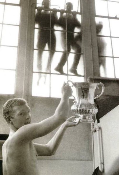 Young fans make every effort to see Bobby Moore and the FA Cup in 1964.