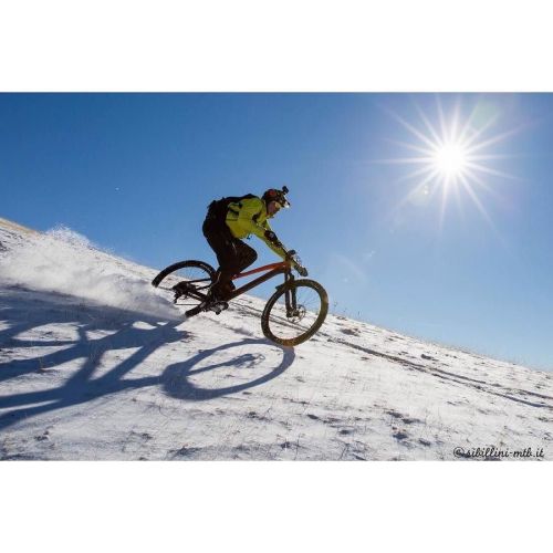 lostronzone: bikes-bridges-beer:  POD: Andrea on ice! Italy. Photo: Sergio Barboni. #mtb #italy http