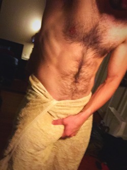 bottleparadise:  bravodelta9:  Perk of being sick: coughing is good for your obliques. You know, until you hit the point where you just want to rip your insides out so it stops.   tbh I wasn’t looking at the obliques 