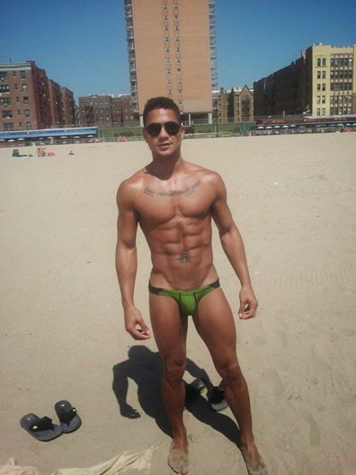 Männer in Speedos