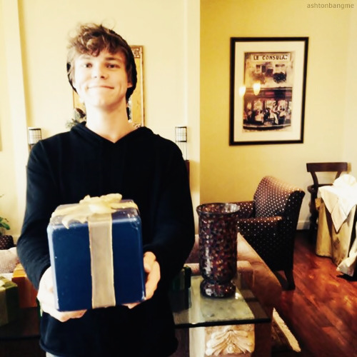 ashtonbangme-deactivated2015081:  @5SOS: is it Christmas yet?  