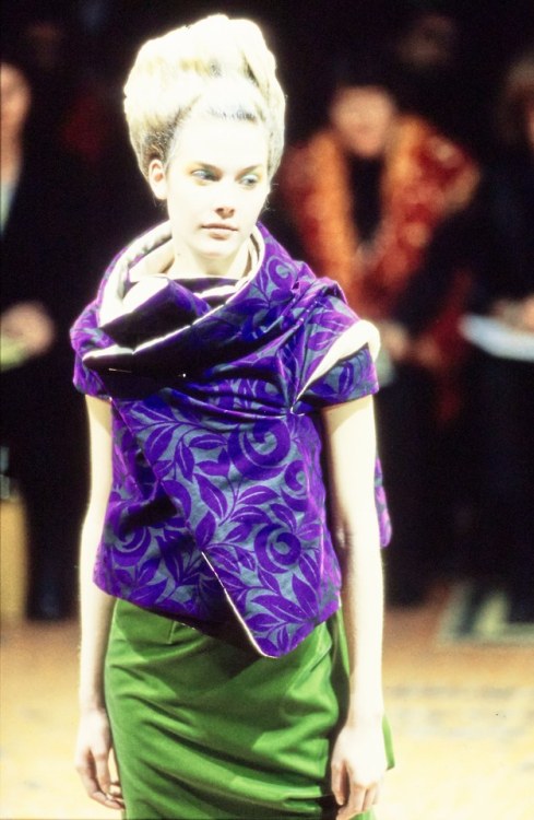 virginian-wolf-snake:Comme des Garçons Autumn/Winter 1996