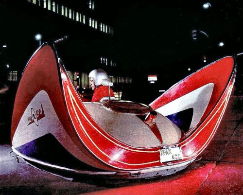 danismm:One-man hovercraft can run on land or water, built by George Barris of Lynwood, California. 