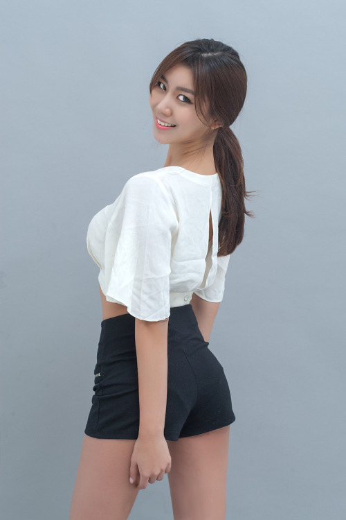 koreanrq:  Ban Ji Hee studio photo set