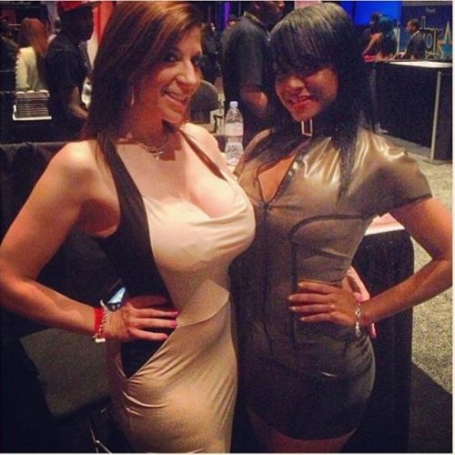 sarajayxxx:  Happy Birthday to my sister from another mister, @sinnamonlove !! This woman has added 