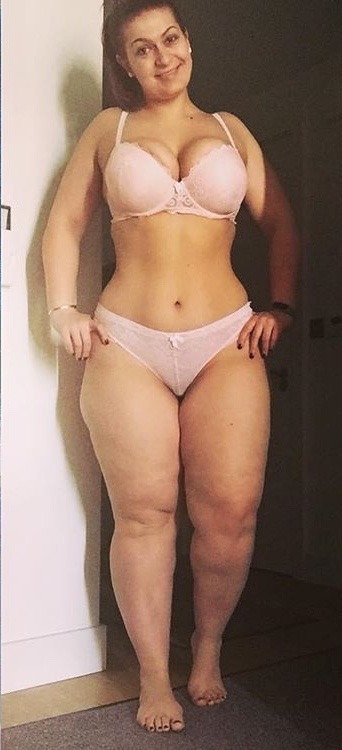 my-thick-pics:  Ioana