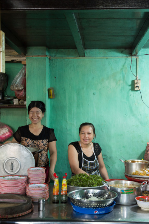 Love for the Single Dish Restaurant: Focus, Efficiency, and Insanely Delicious Food Location: Danang