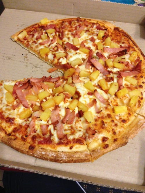 bill-11b:  snoflaking:  bill-11b:  2zzz1037035:  pineappleblr     Support Pineapple pizza.   Always.  Yummmm