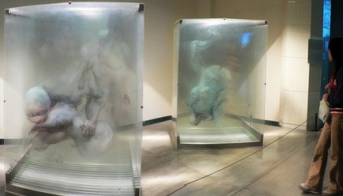 littlelimpstiff14u2:3D Paintings on Panes of GlassXia XiaoWanUsing his own unique technique, Xiaowan