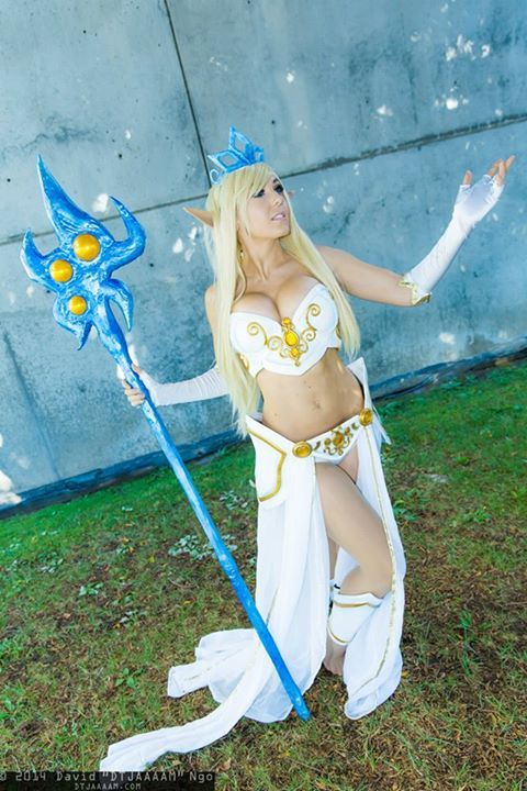 league-of-legends-sexy-girls:  Janna Cosplay