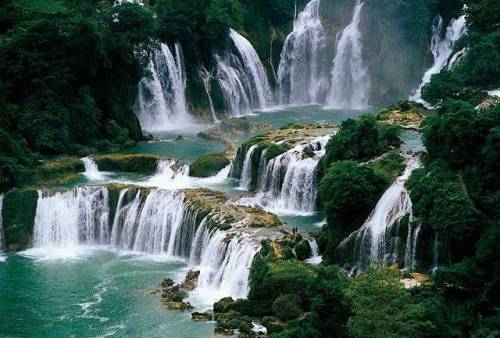 fuckyeahchinesegarden: 德天瀑布 and 鹅泉, guangxi province