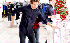 harrycmon:  &ldquo;You know, there’s not much not to love about Harry.&rdquo;