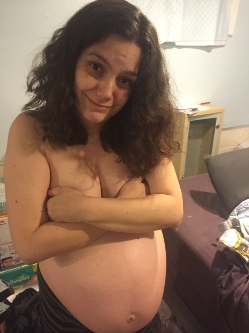 Porn photo babynumber5:  Look at that beautiful belly!