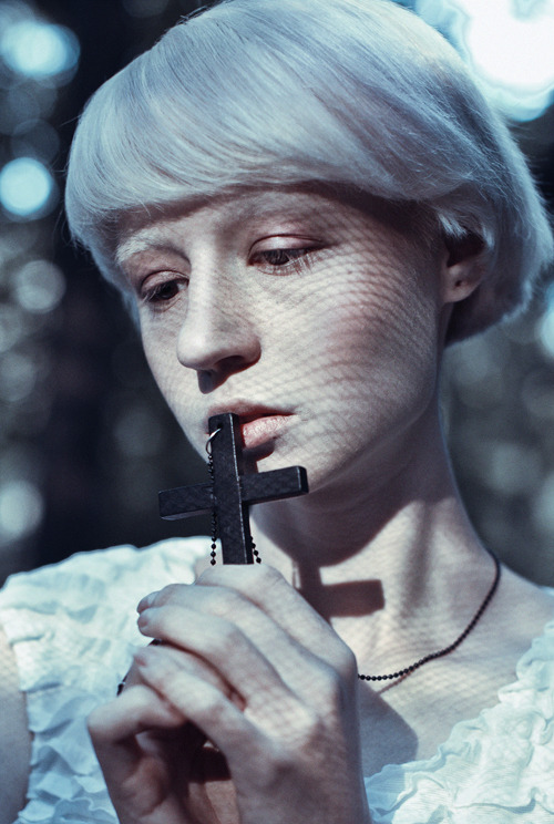 ethanoille:  Images by Avine on DeviantArt.  