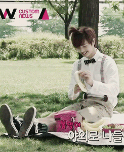 crossgrid:  little sungjae eating his banana (*ﾉωﾉ)  