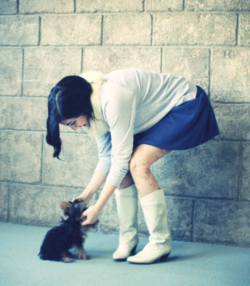 Tan pantyhose with light flower print, dark blue skirt and white boots