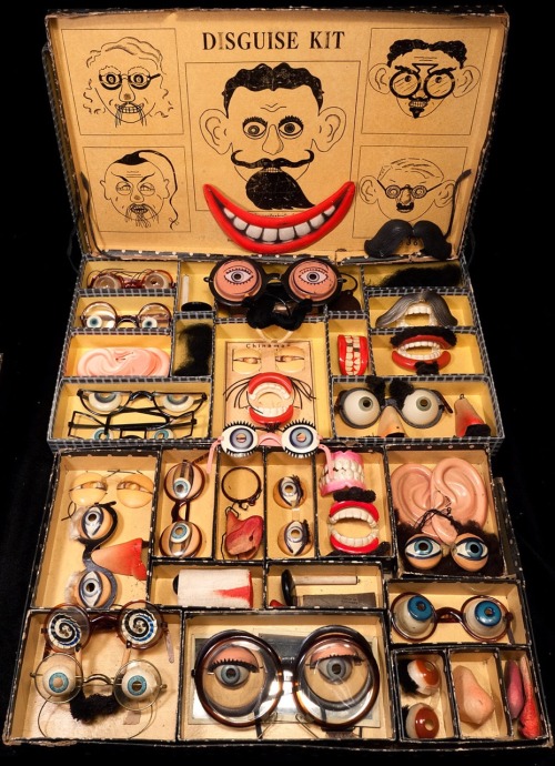 glumshoe:I love this 1920’s disguise kit and I want it. Imagine hiring a private detective to help y