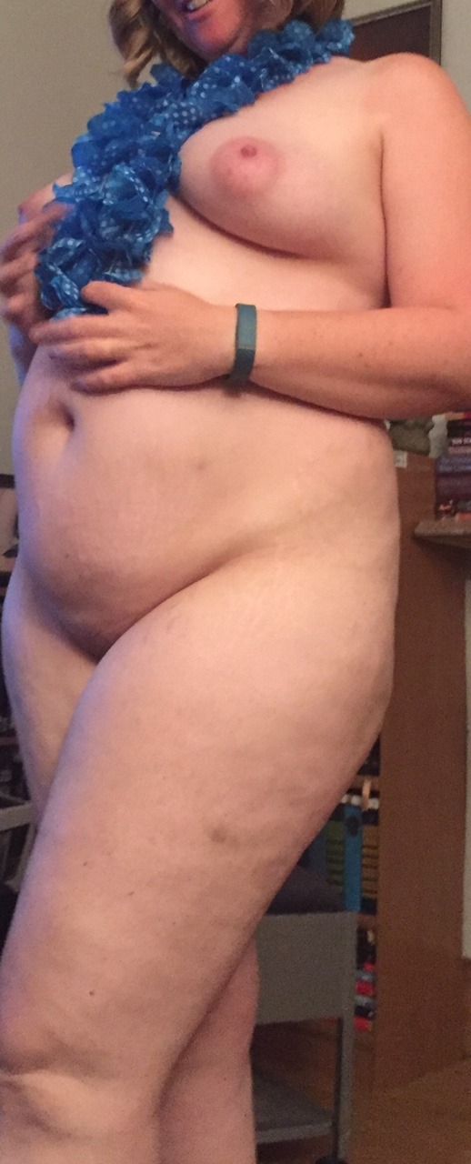 amateurpawg:  http://www.amateurpawg.tumblr.com  Cute amateur with a nice body.