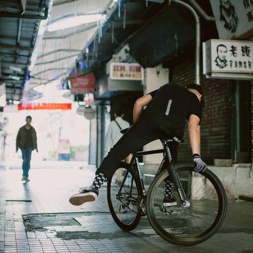 yichuantang: . . . . . #Fahrrad #velo #死飛 #fixie #fixedgear #固齒 #bicycle #cycling #VSCO #固定ギア #lookc