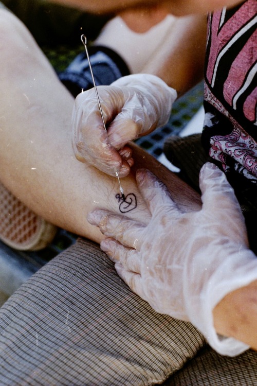 mehrhonigalskopf:Stick and poke 