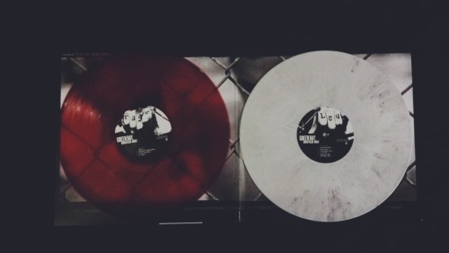 sniffingtheglue: GREEN DAY’s “American Idiot” - Limited edition with red and white vinyl