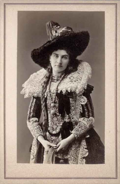 historylovers:Johanna von Klinkosch by Fritz Luckhardt, ca. 1870s. Johanna Von Klinkosch was the dau