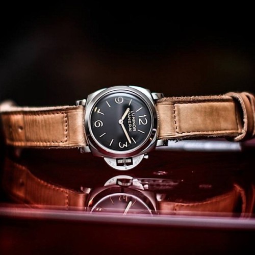 paneraicentral:  The beauty and simplicity of pure #Panerai DNA. The 372! 